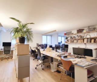 Bureau privé 10 m² 3 postes Coworking Quai de la Seine Paris 75019 - photo 2